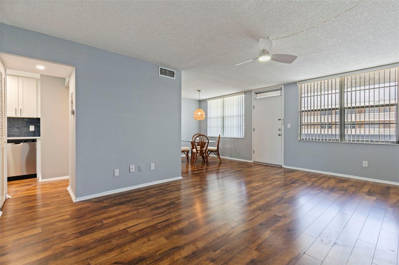 4895 Bay Street Ne, Unit 207, Saint Petersburg, FL 33703 Photo