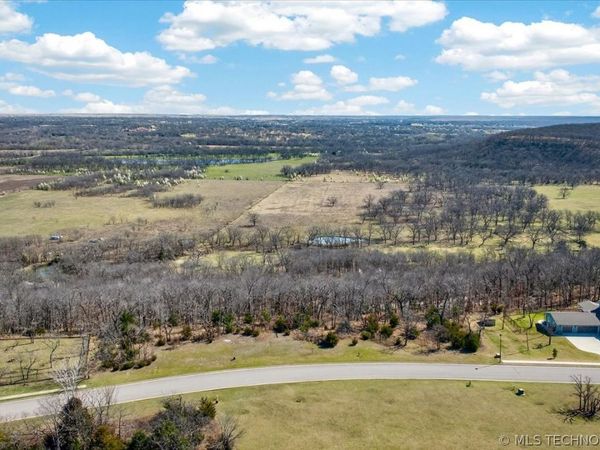 2632 Mountain Road , Bartlesville, OK 74003