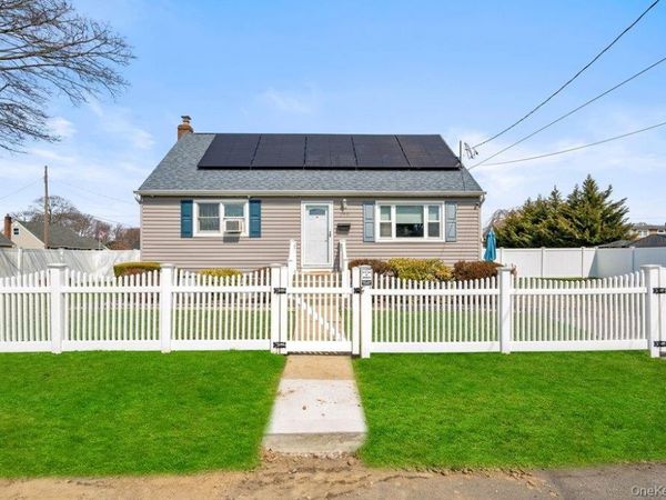 290 38 th Street, Lindenhurst, NY 11757