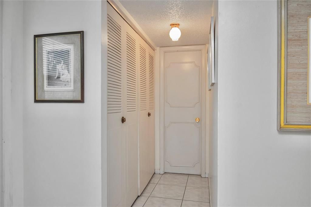 5171 W Oakland Park Boulevard, Lauderdale Lakes, FL 33313 Photo