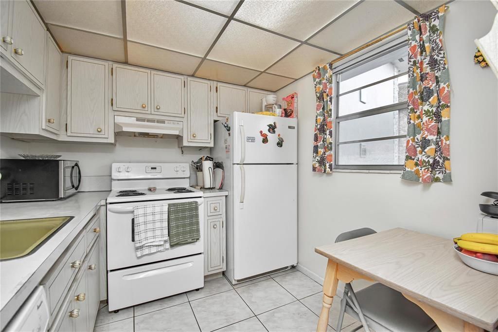 5171 W Oakland Park Boulevard, Lauderdale Lakes, FL 33313 Photo