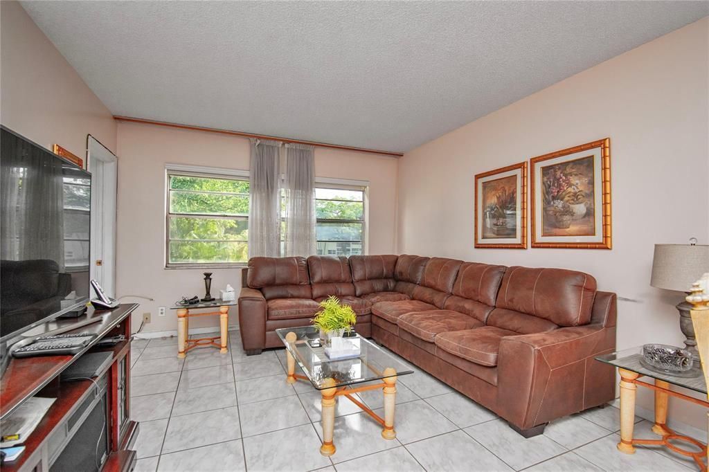 5171 W Oakland Park Boulevard, Lauderdale Lakes, FL 33313 Photo