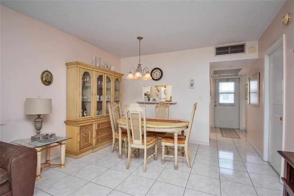 5171 W Oakland Park Boulevard, Lauderdale Lakes, FL 33313 Photo