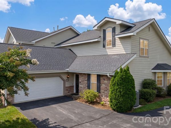 124 Towne Place Drive, Hendersonville, NC 28792