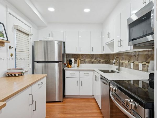 3101 N Country Club Dr, Unit 102, Aventura, FL 33180