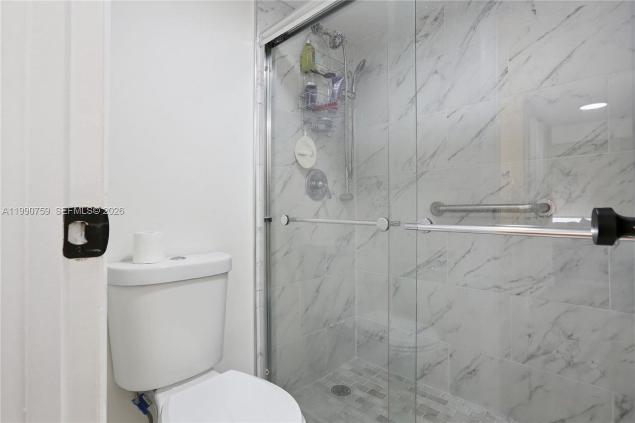 3101 N Country Club Dr, Unit 102, Aventura, FL 33180 Photo