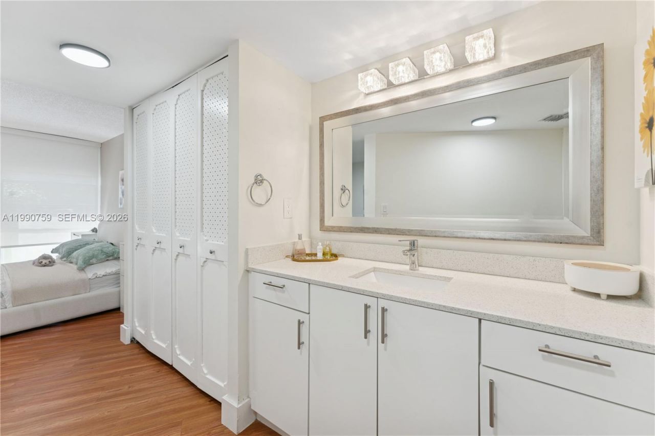 3101 N Country Club Dr , Unit 102, Aventura, FL 33180 Photo