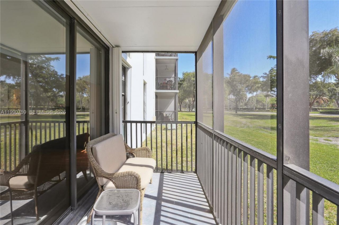 3101 N Country Club Dr , Unit 102, Aventura, FL 33180 Photo