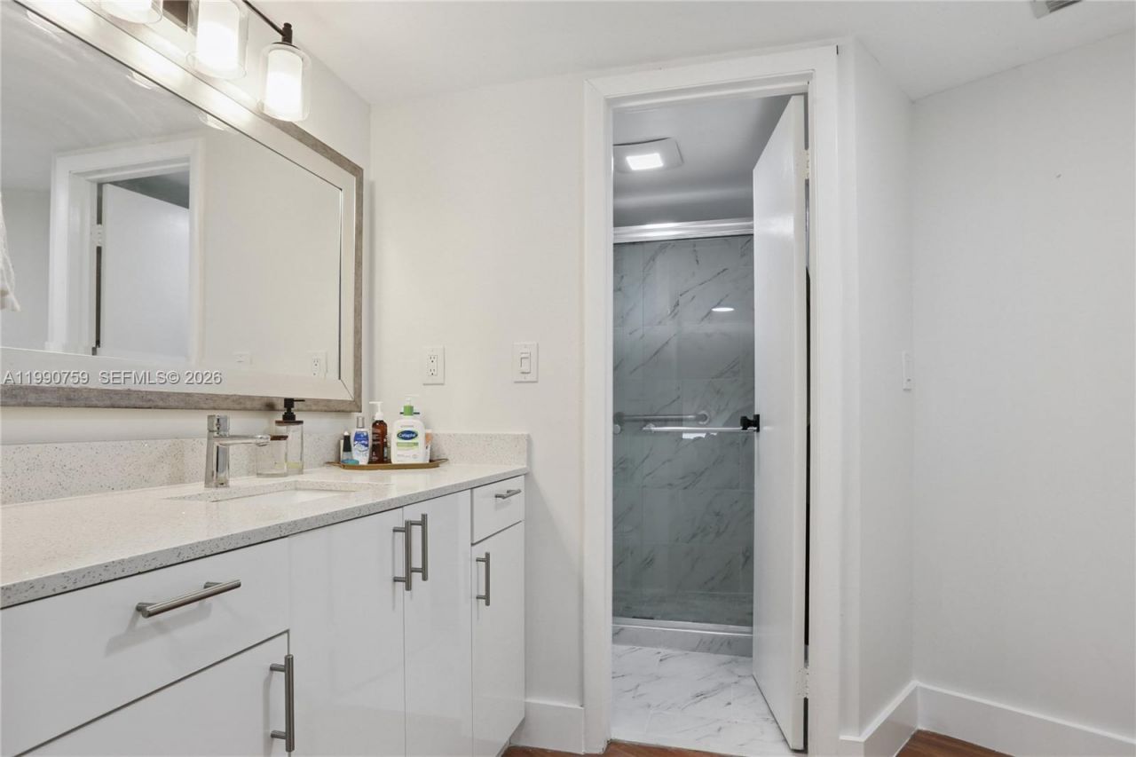 3101 N Country Club Dr, Unit 102, Aventura, FL 33180 Photo