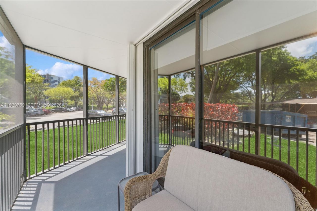 3101 N Country Club Dr , Unit 102, Aventura, FL 33180 Photo