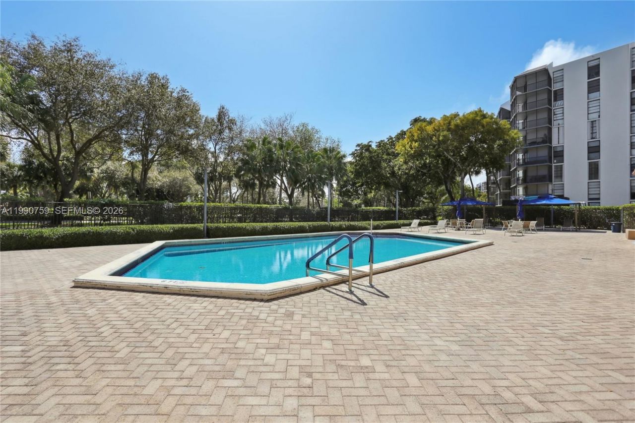 3101 N Country Club Dr, Unit 102, Aventura, FL 33180 Photo