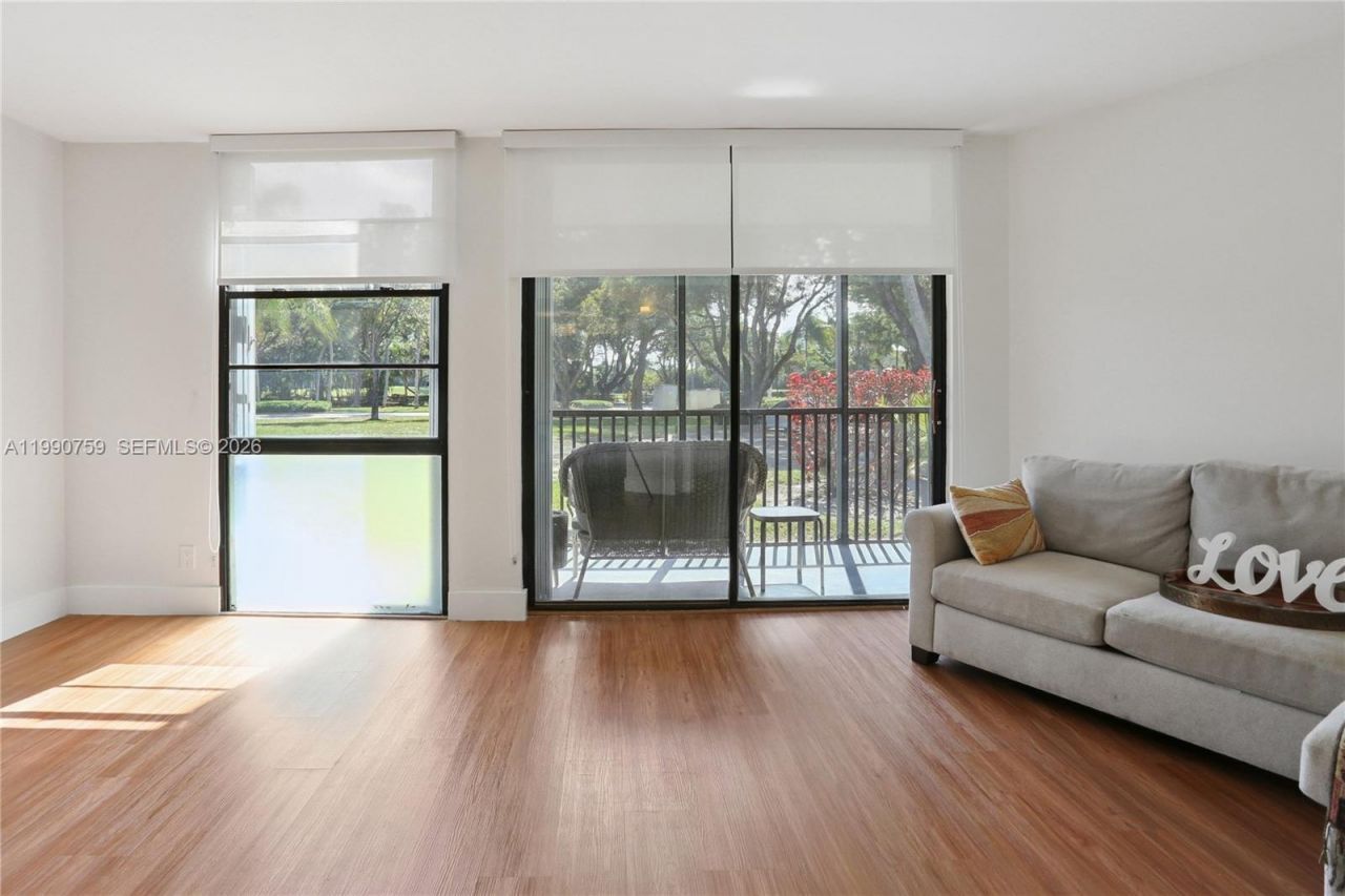 3101 N Country Club Dr , Unit 102, Aventura, FL 33180 Photo