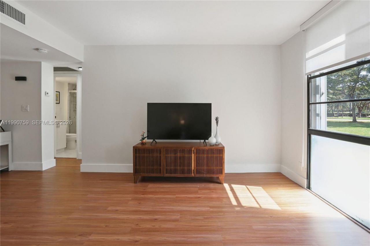 3101 N Country Club Dr, Unit 102, Aventura, FL 33180 Photo