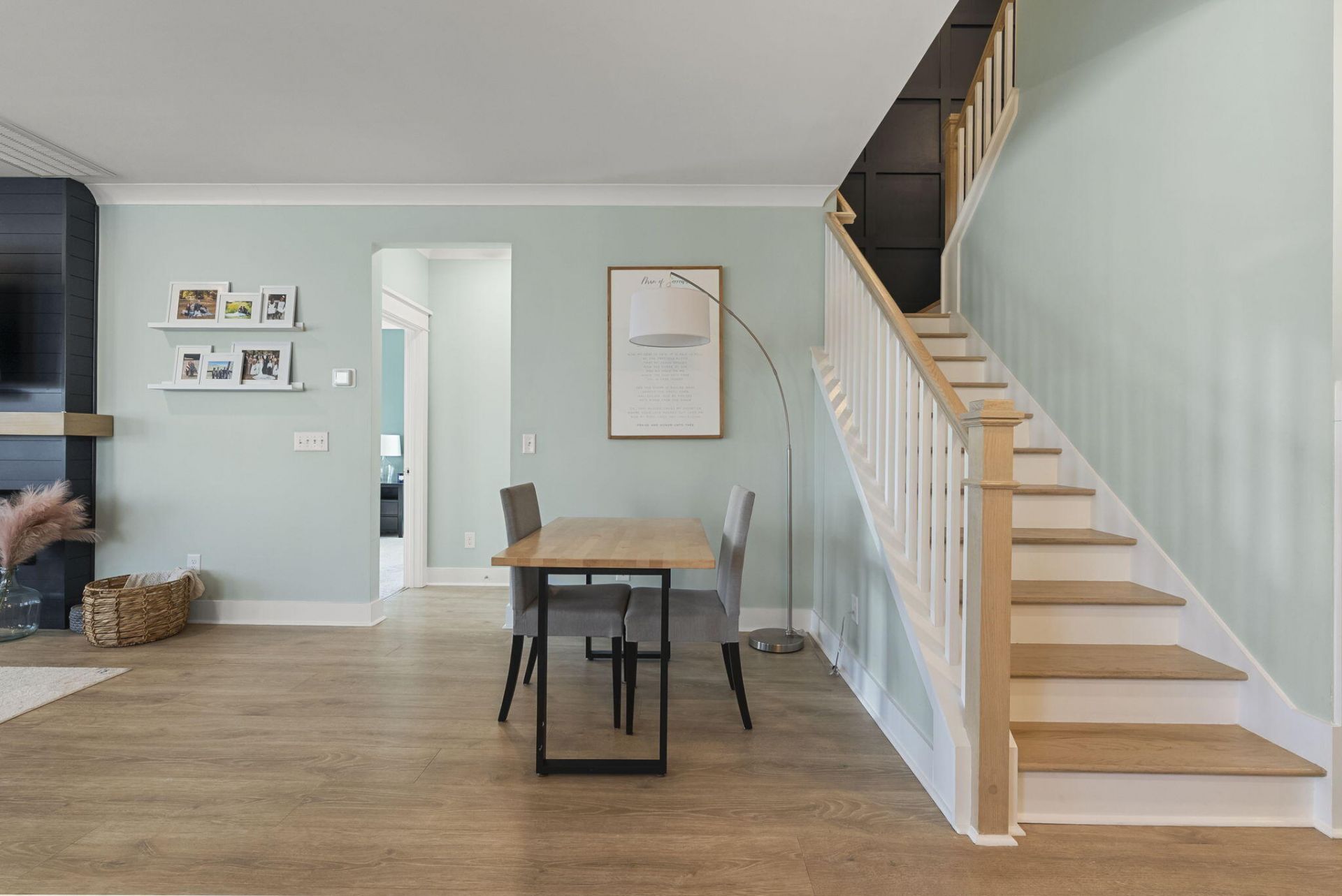 686 Yellow Leaf Lane Photo 23