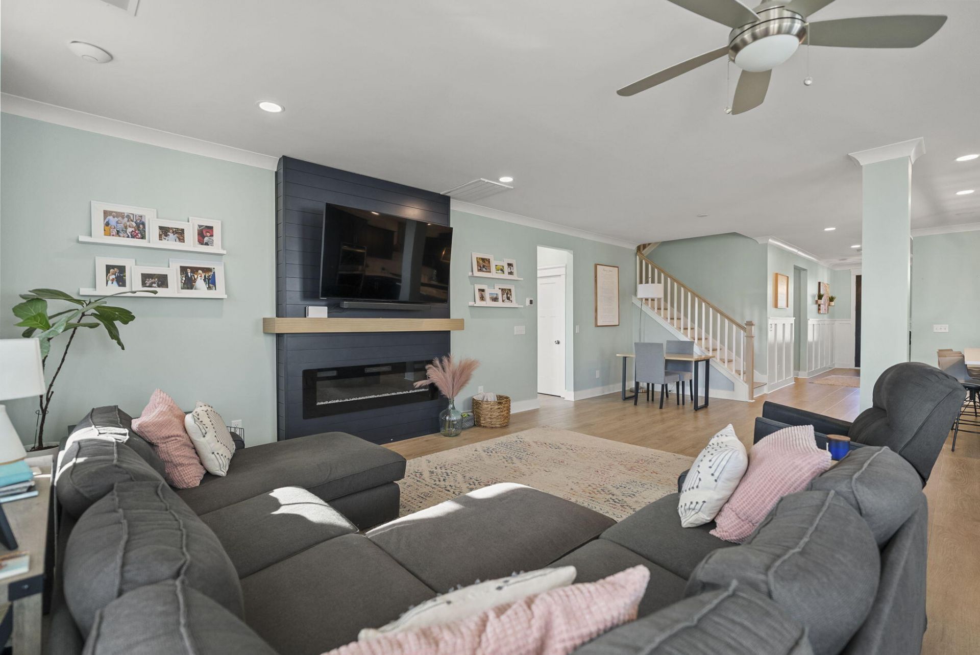 686 Yellow Leaf Lane Photo 25