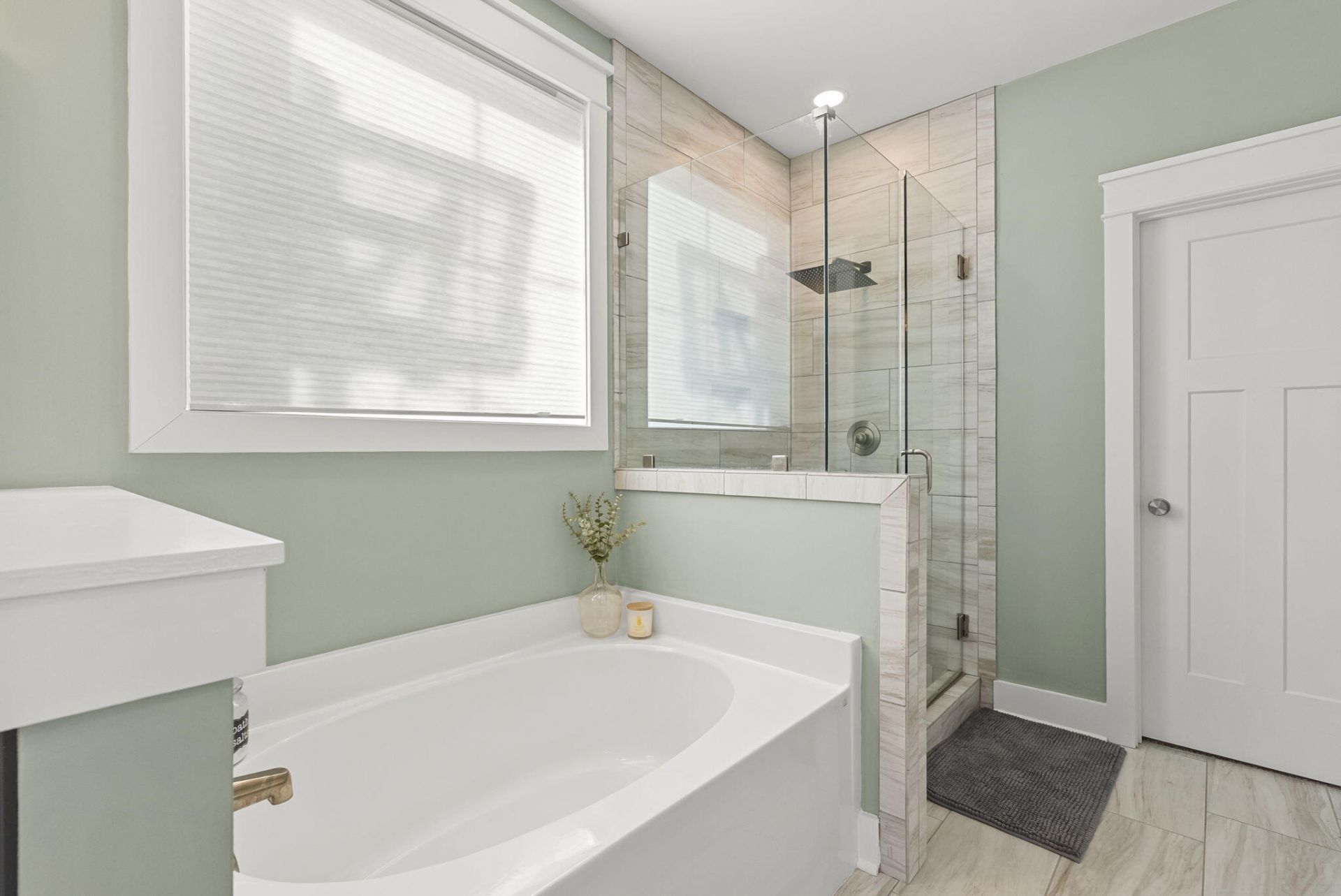 686 Yellow Leaf Lane Photo 39