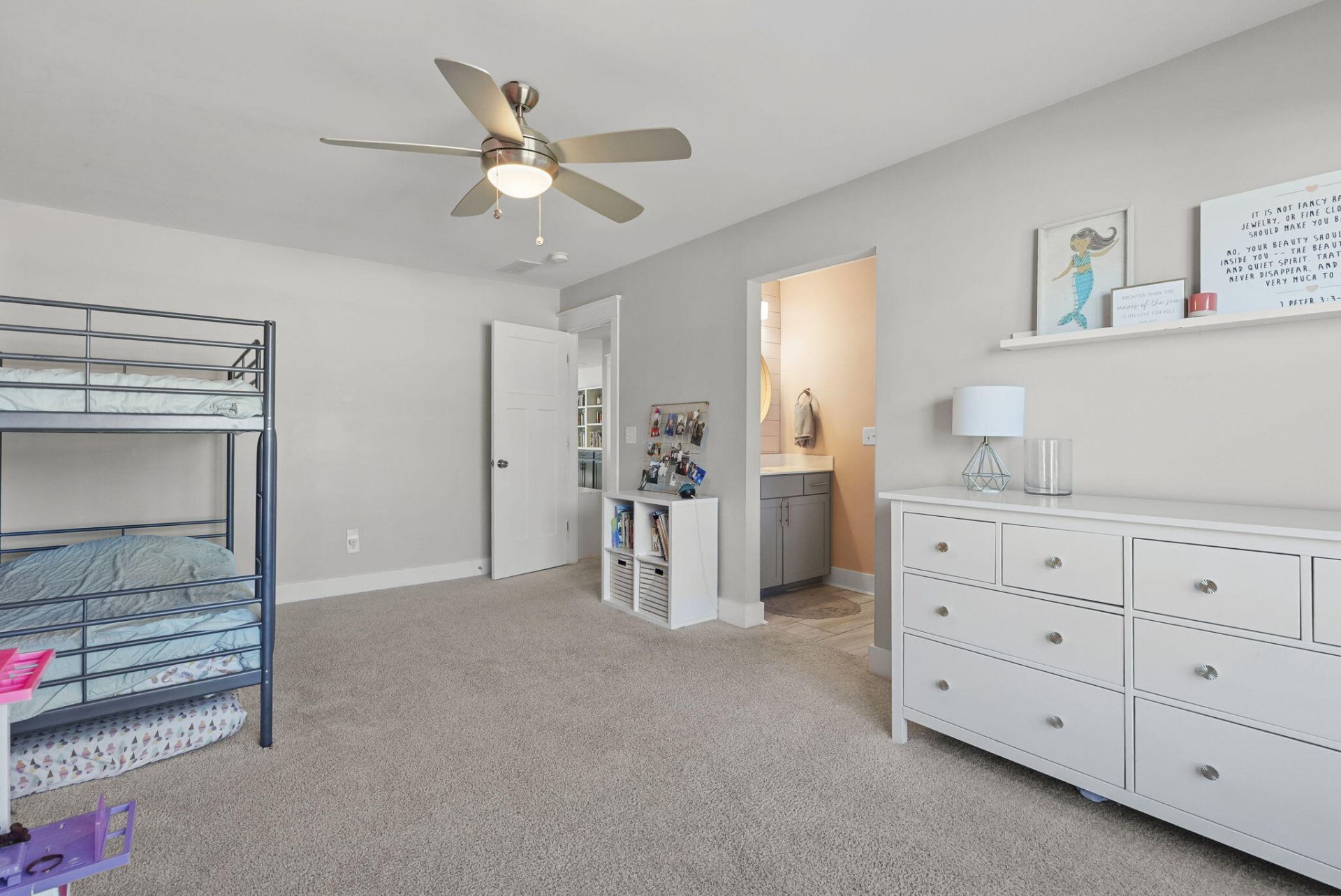 686 Yellow Leaf Lane Photo 43