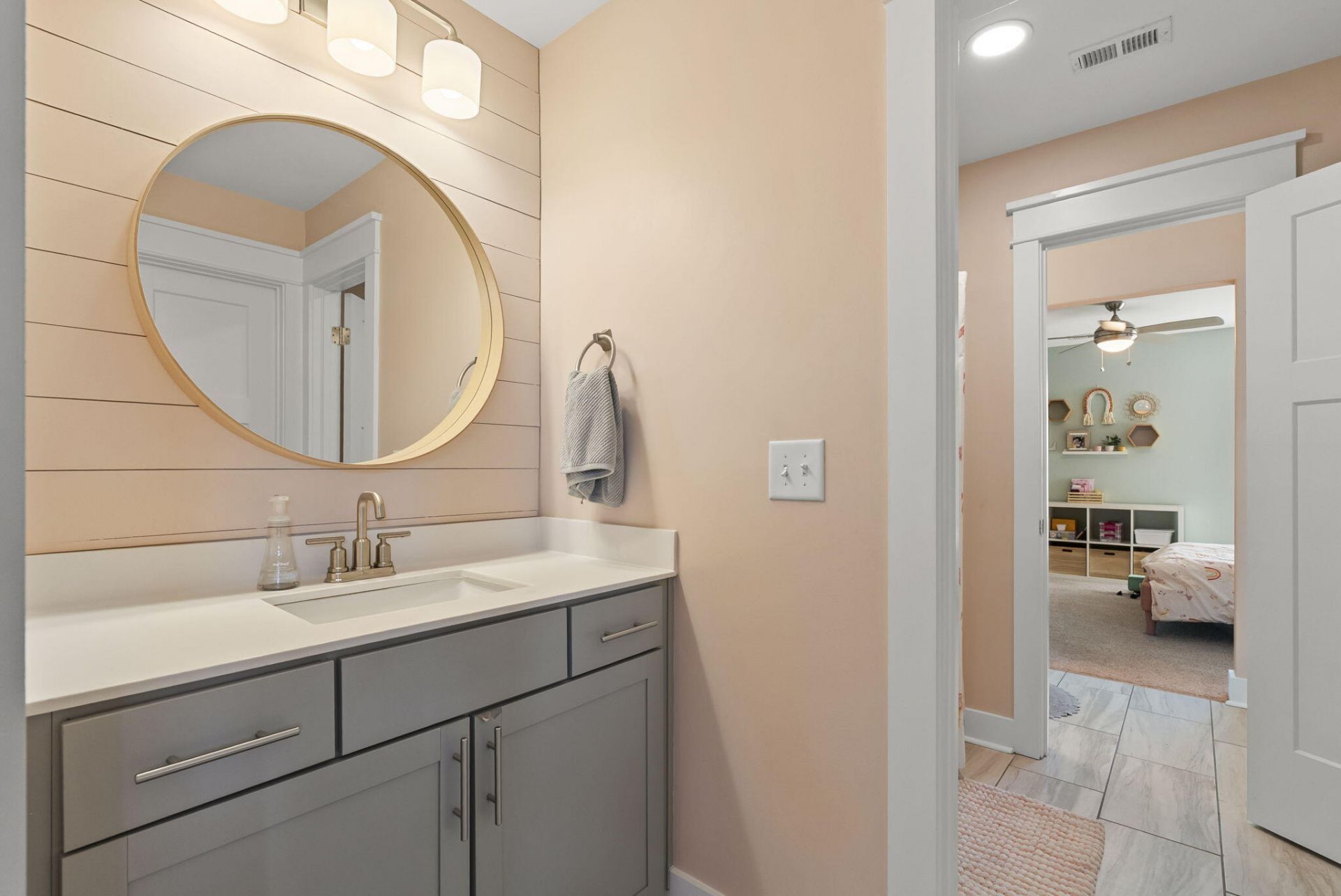 686 Yellow Leaf Lane Photo 44