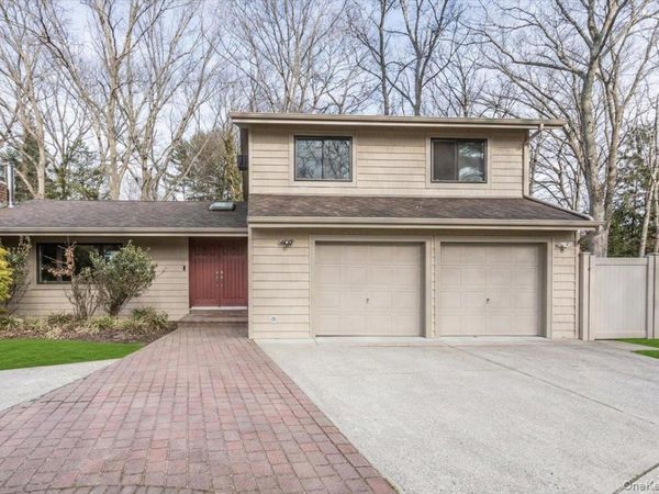 11 Jeanne Road , Lake Grove, NY 11755