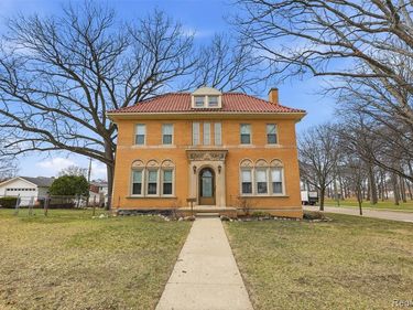 1141 N York Street, Dearborn, MI 48128