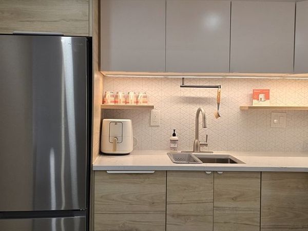466 Commonweatlh, Unit 807, Boston, MA 02215