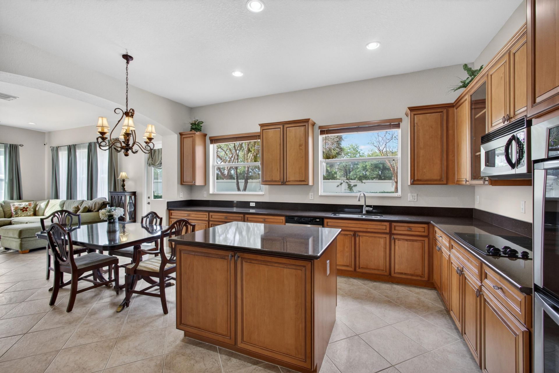 659 Cresta Circle, West Palm Beach, FL 33413 Photo