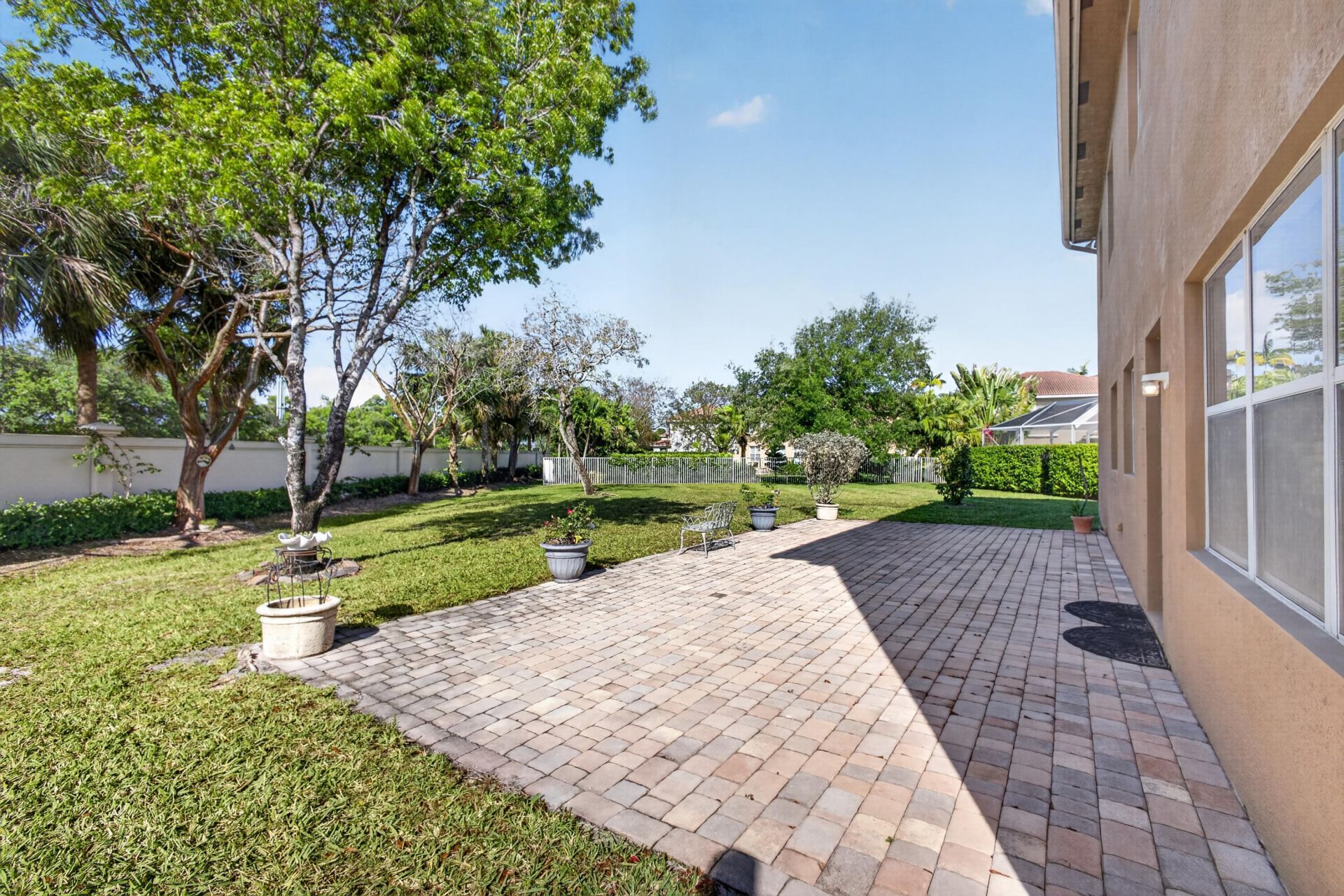 659 Cresta Circle, West Palm Beach, FL 33413 Photo