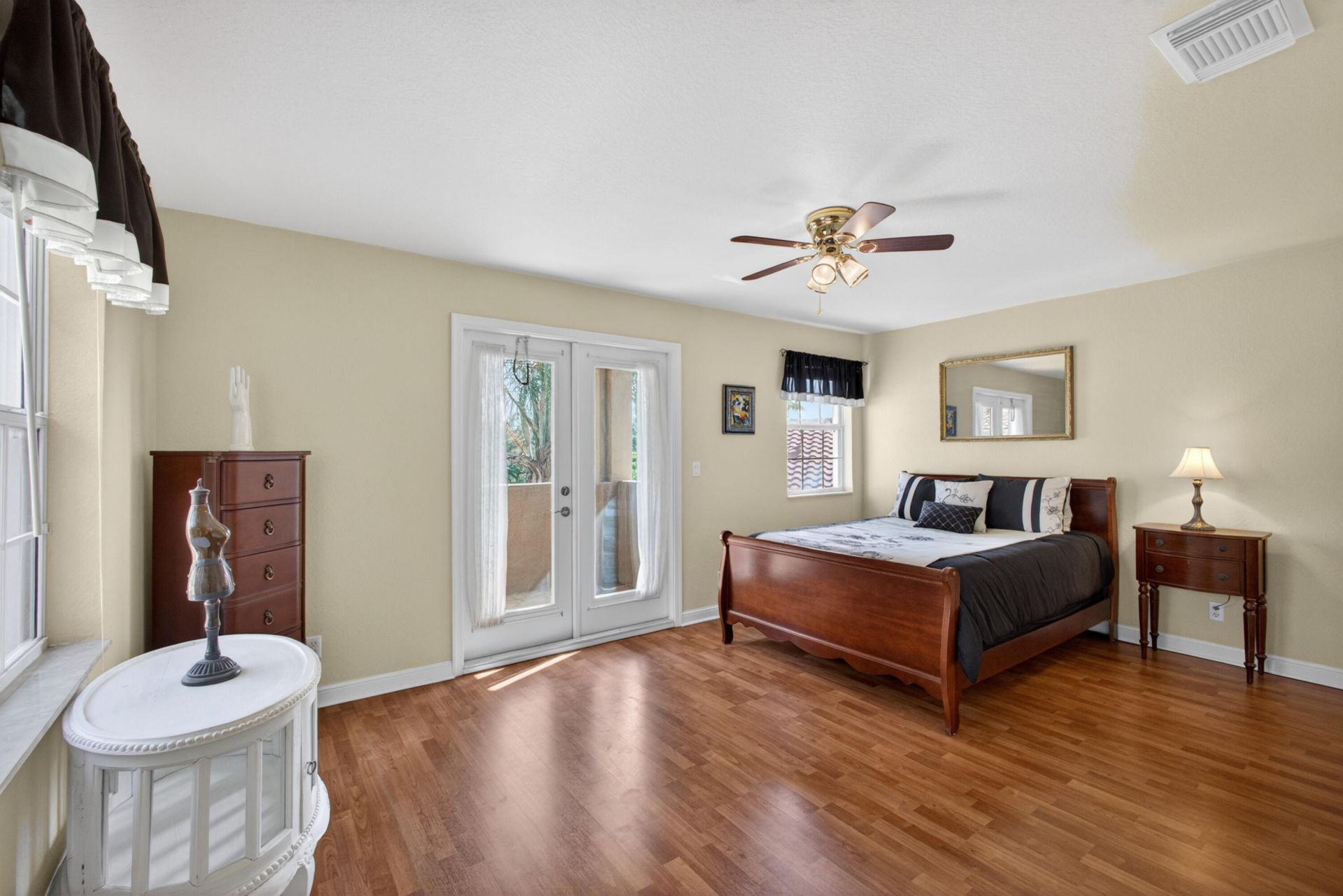 659 Cresta Circle, West Palm Beach, FL 33413 Photo