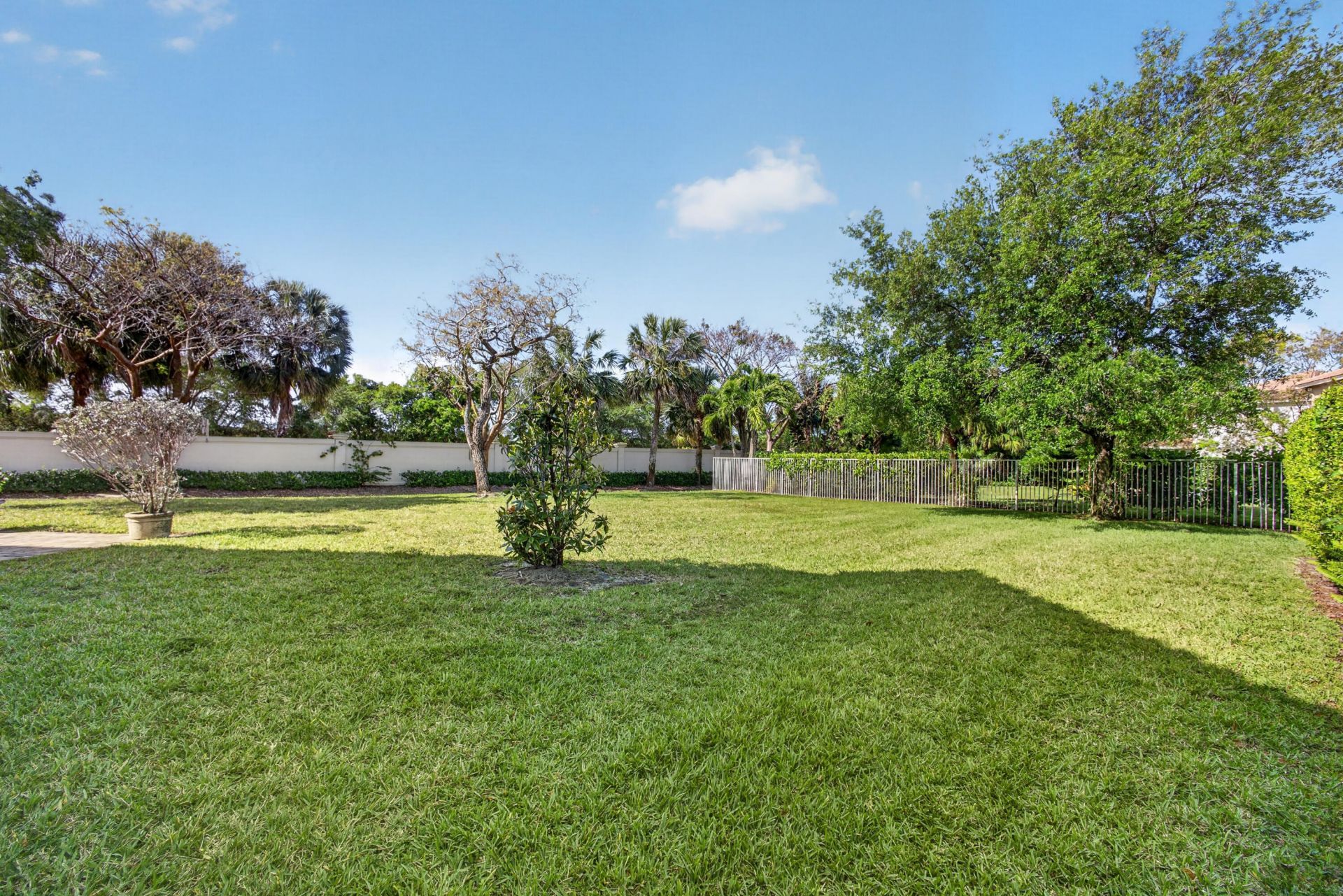 659 Cresta Circle, West Palm Beach, FL 33413 Photo