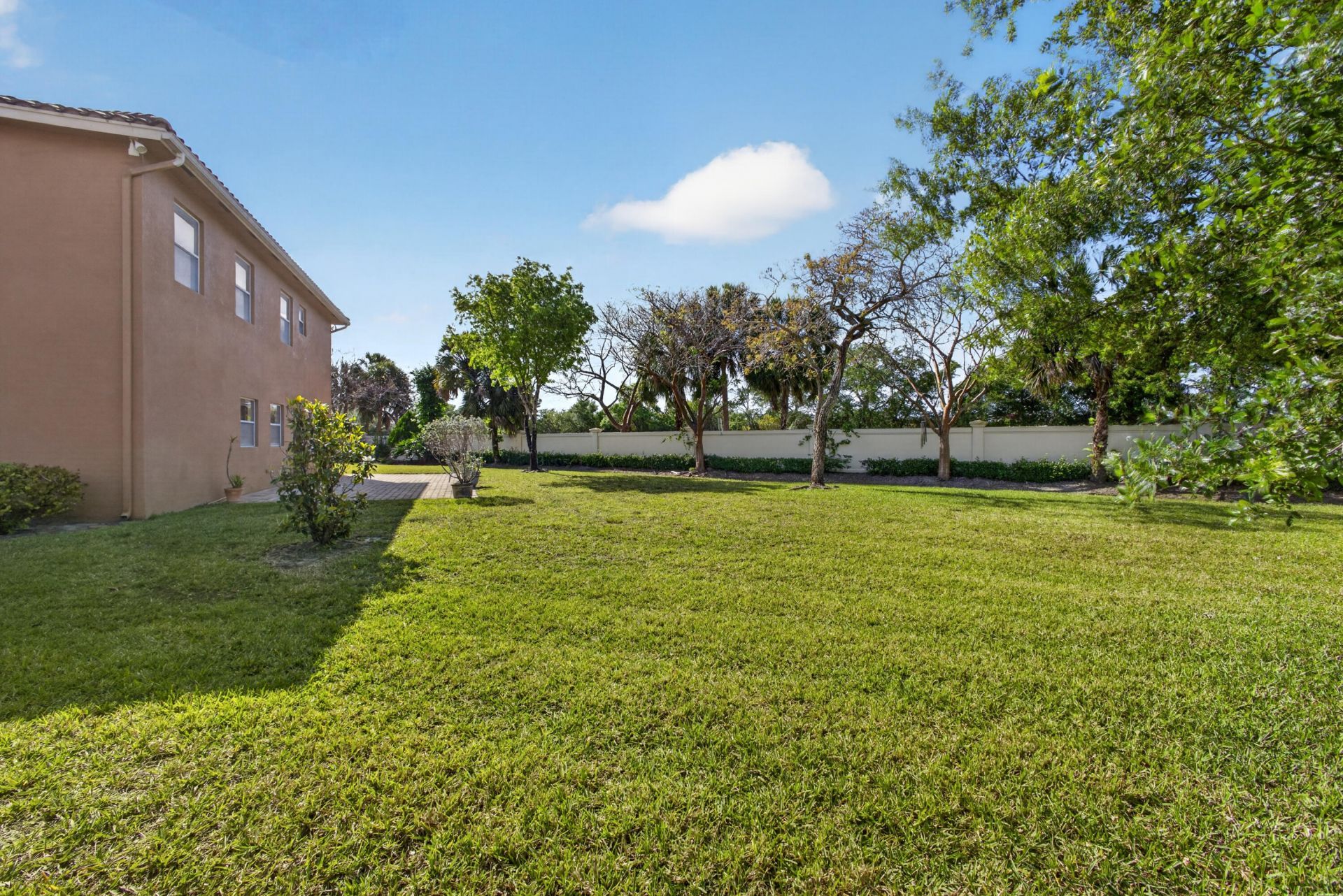 659 Cresta Circle, West Palm Beach, FL 33413 Photo