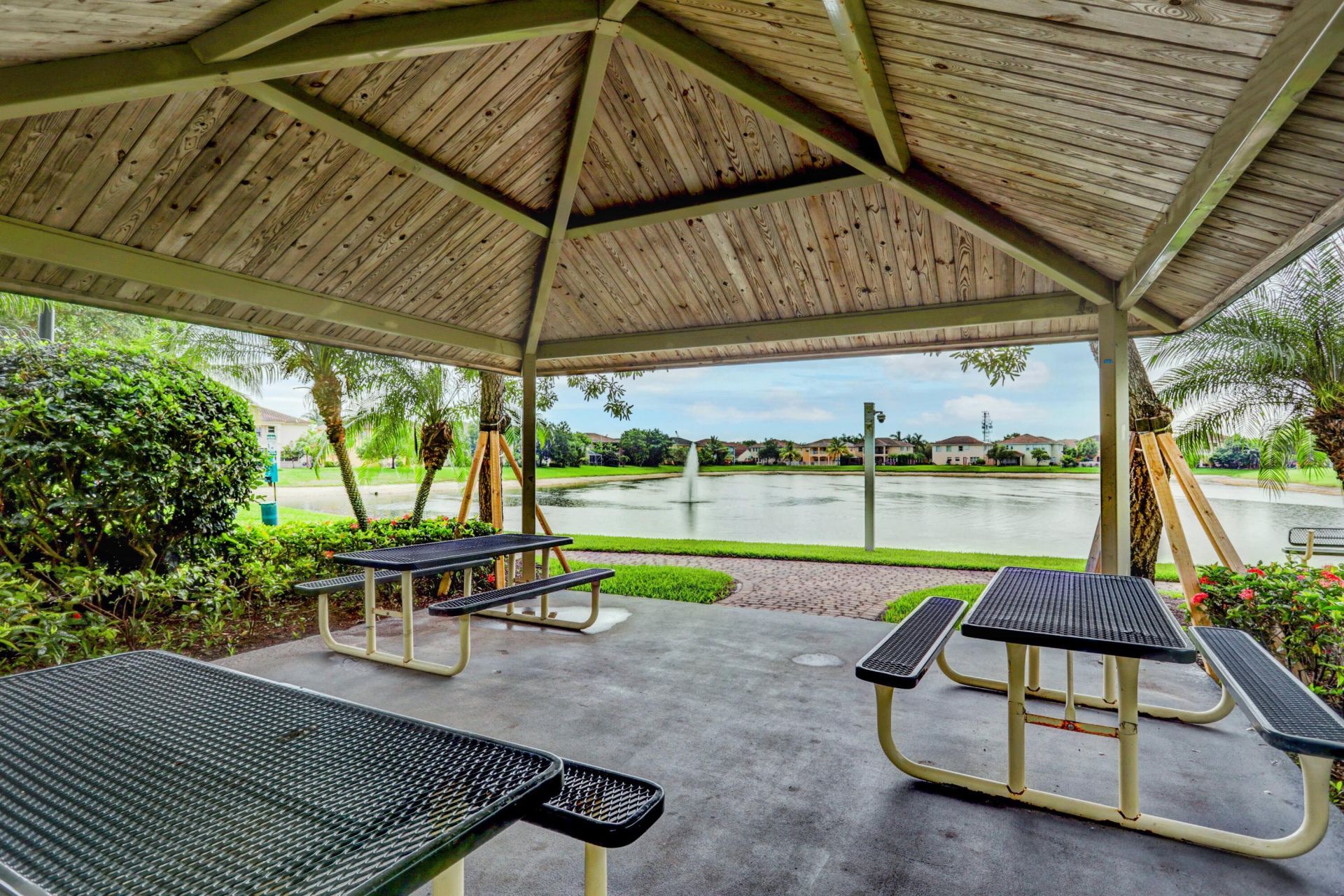 659 Cresta Circle, West Palm Beach, FL 33413 Photo