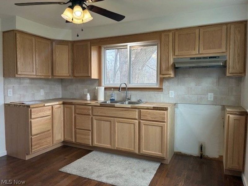 792 Allison Avenue NW, Warren, OH 44483 Photo 2