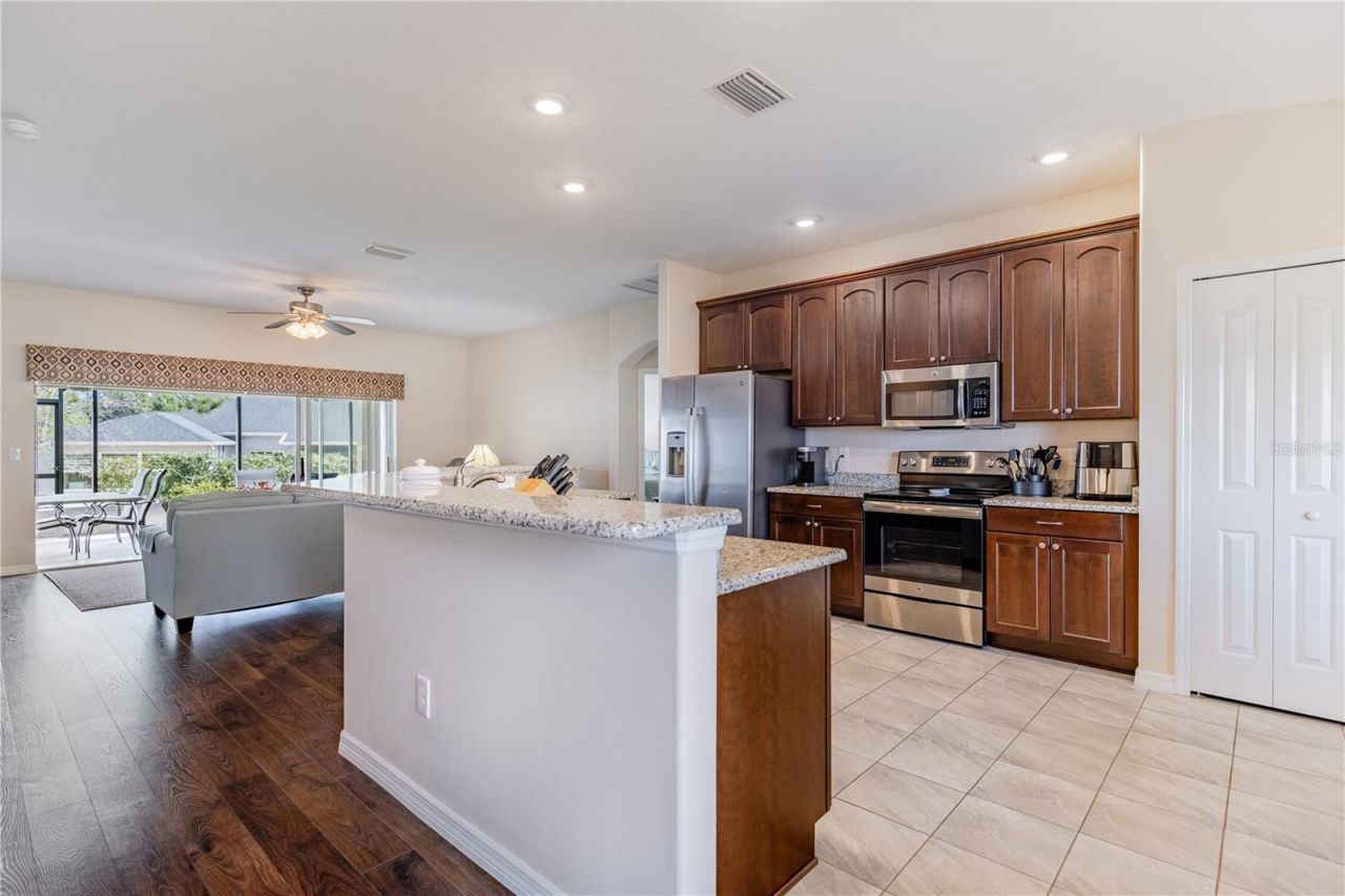27118 Roanoke Drive, Leesburg, FL 34748 Photo