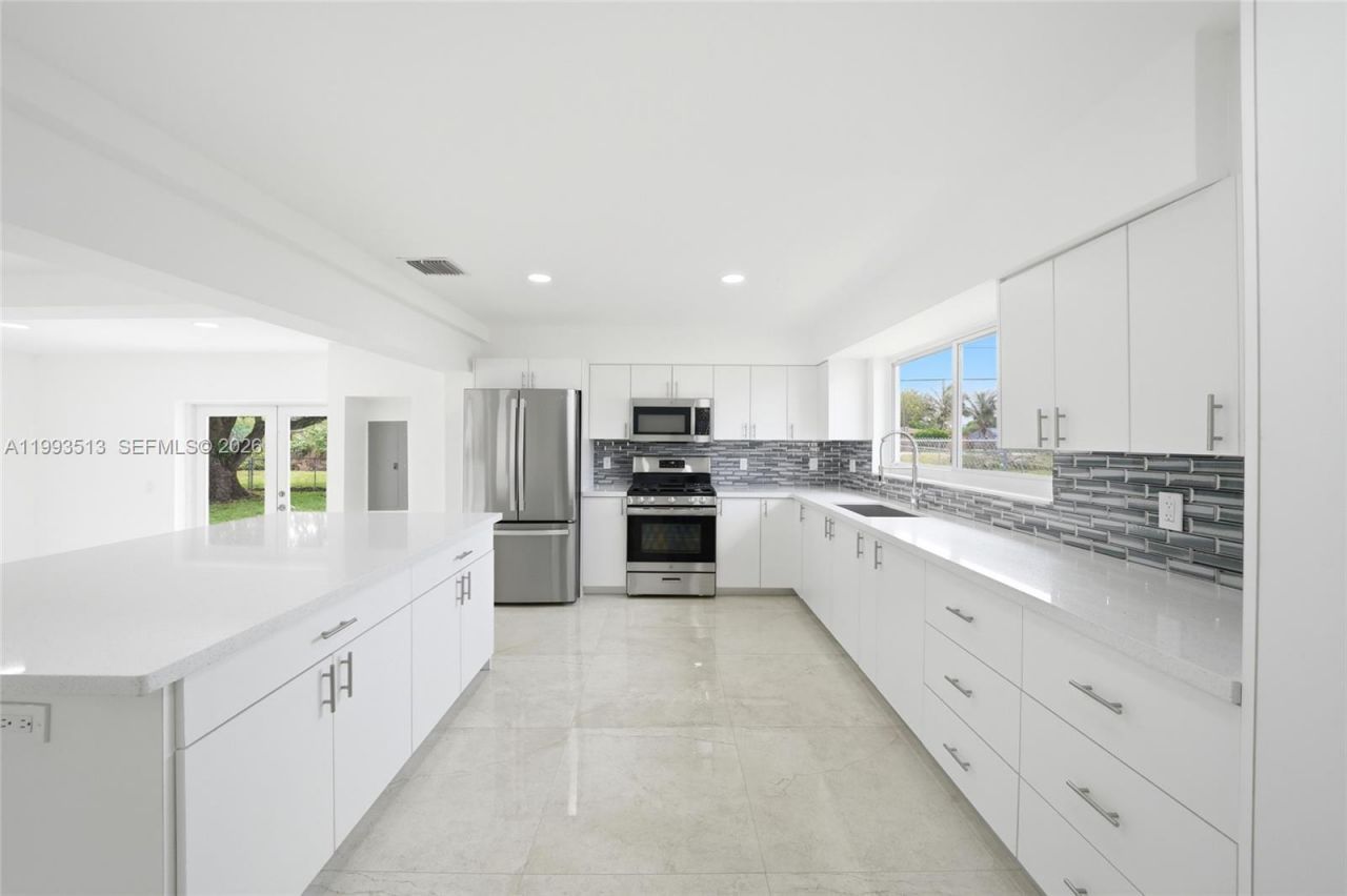 2410 NW 155th Ter , Miami Gardens, FL 33054 Photo