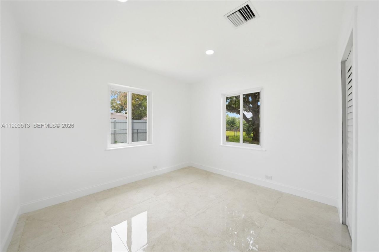 2410 NW 155th Ter , Miami Gardens, FL 33054 Photo