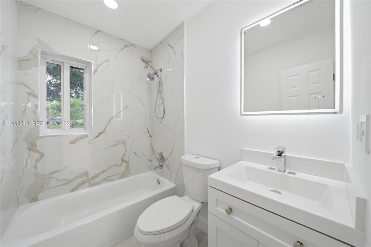 2410 NW 155th Ter , Miami Gardens, FL 33054 Photo