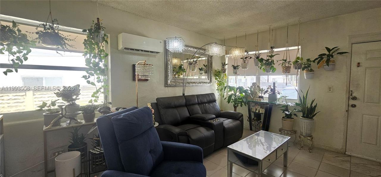 516 SW 7th Ct, Miami, FL 33130 Photo