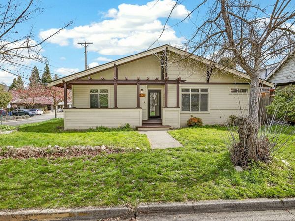 24 Dewey Street, Ashland, OR 97520