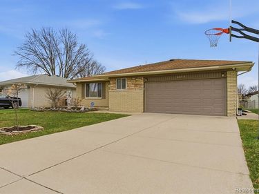 3064 Charity Dr , Sterling Heights, MI 48310