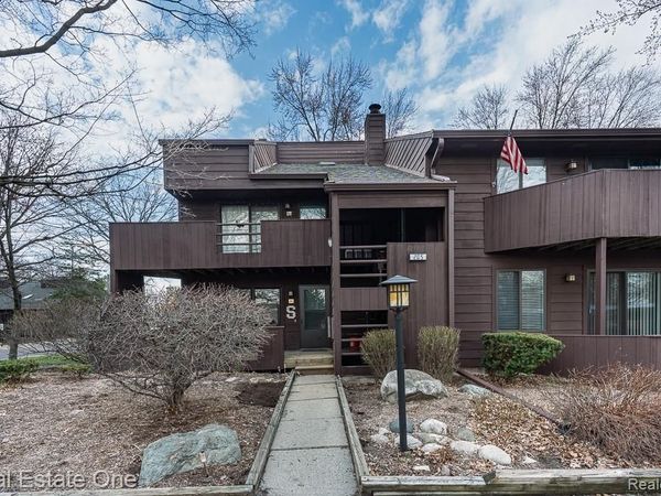 205 E Jolly Road, Lansing, MI 48910