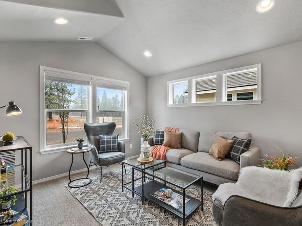 2833 NW Sterling Drive, Redmond, OR 97756