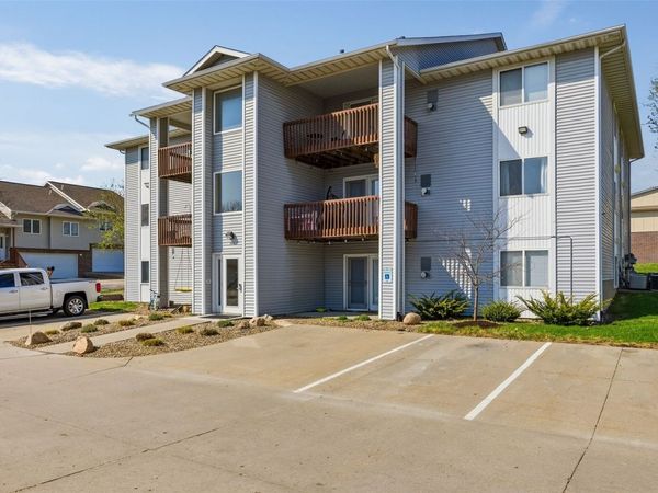 140 Shannon Drive , Unit 6, North Liberty, IA 52317