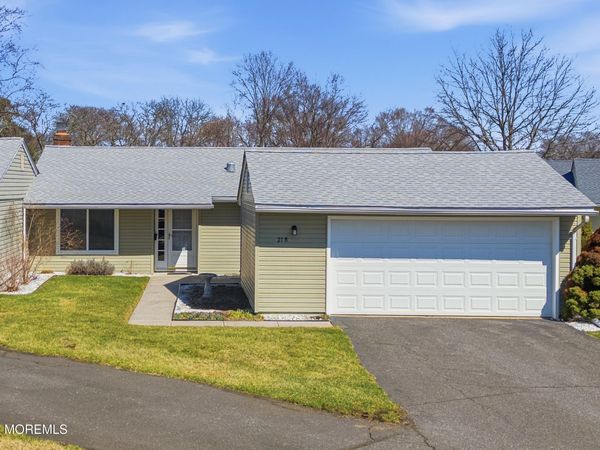 21 Celtis Plz, Unit 21B, Monroe, NJ 08831