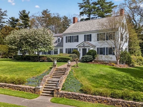 1 Buckingham Ter, Wellesley, MA 02482