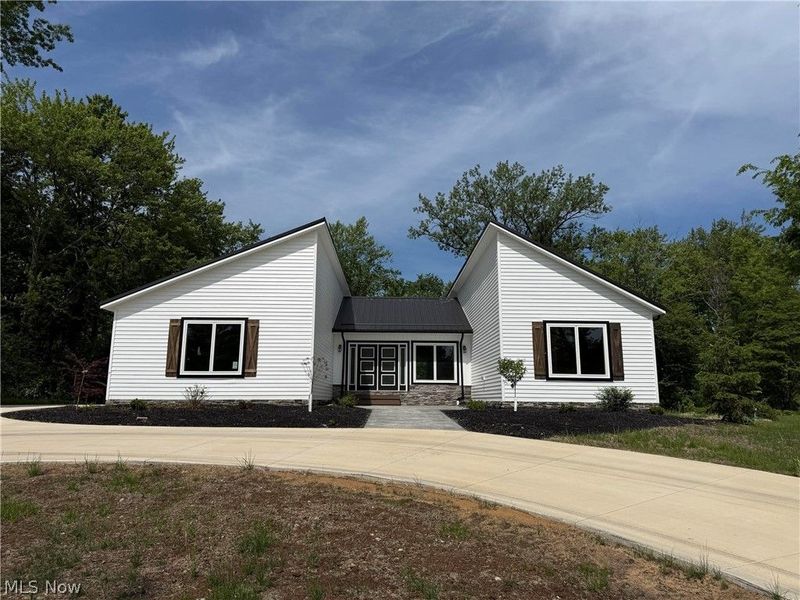 3940 Ellendale Road, Chagrin Falls, OH 44022 Photo 1