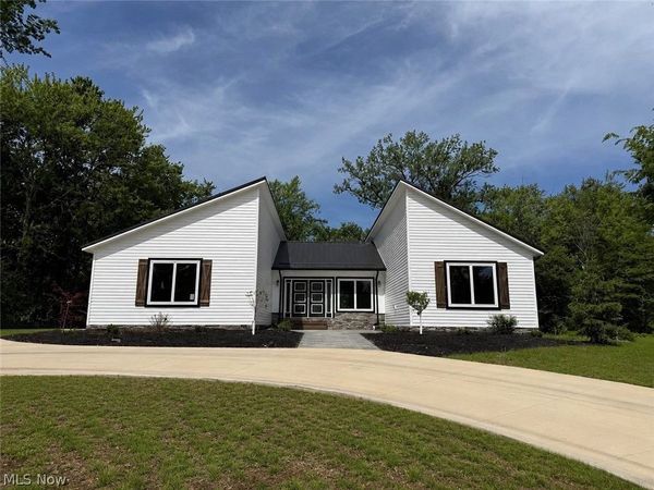 3940 Ellendale Road, Chagrin Falls, OH 44022