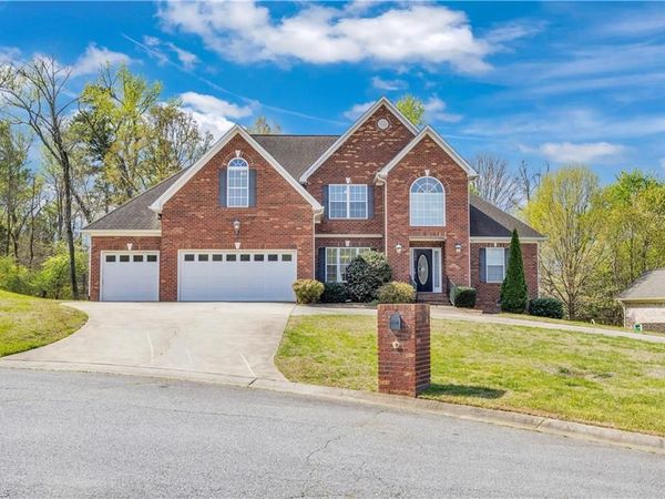 1206 Edgewater Court , Salisbury, NC 28146