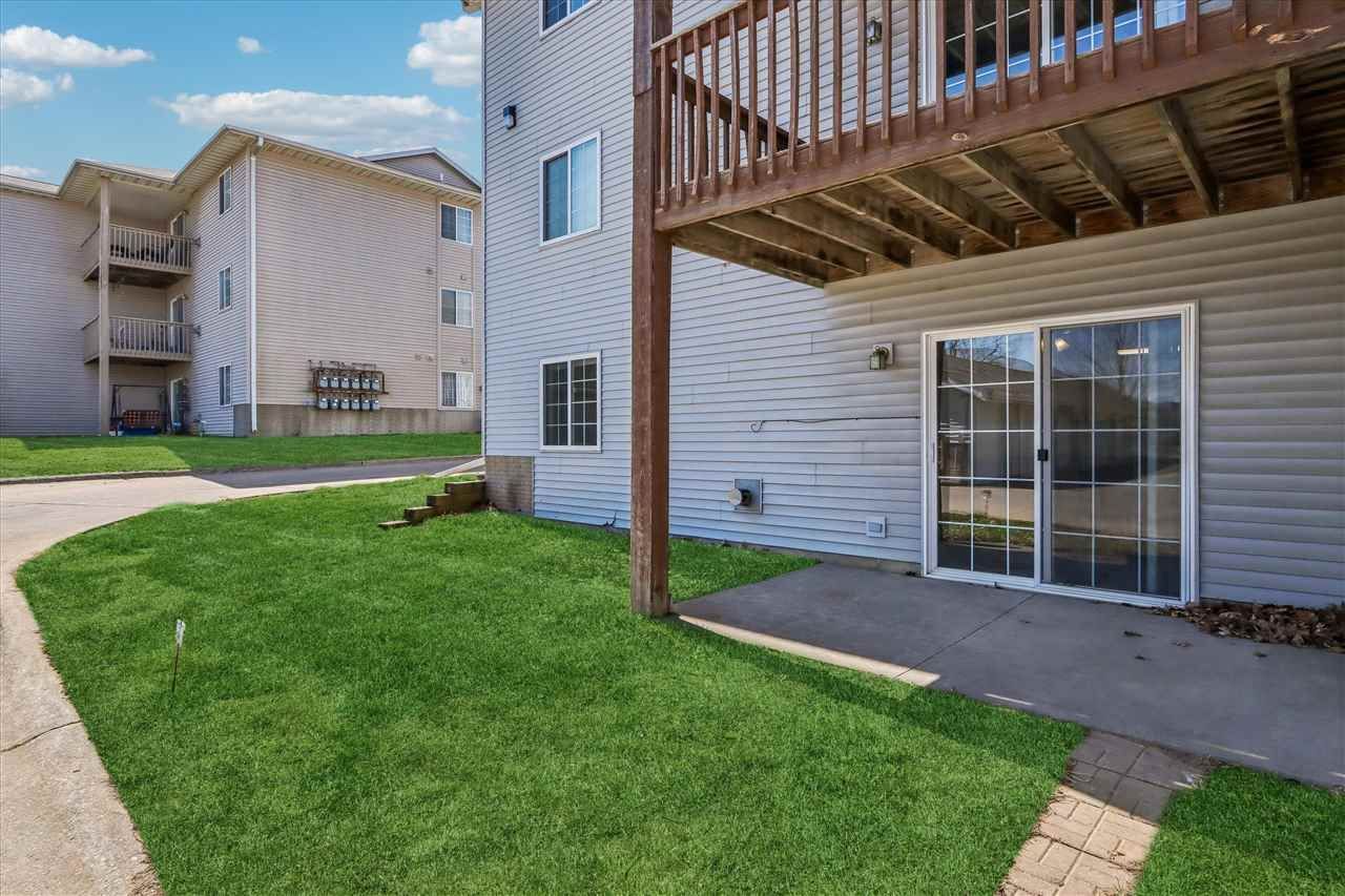 58 Westside Dr, Iowa City, IA 52246 Main Photo