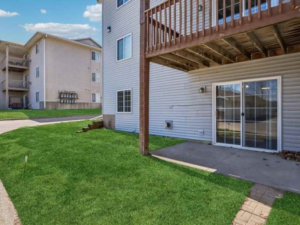 58 Westside Dr, Iowa City, IA 52246