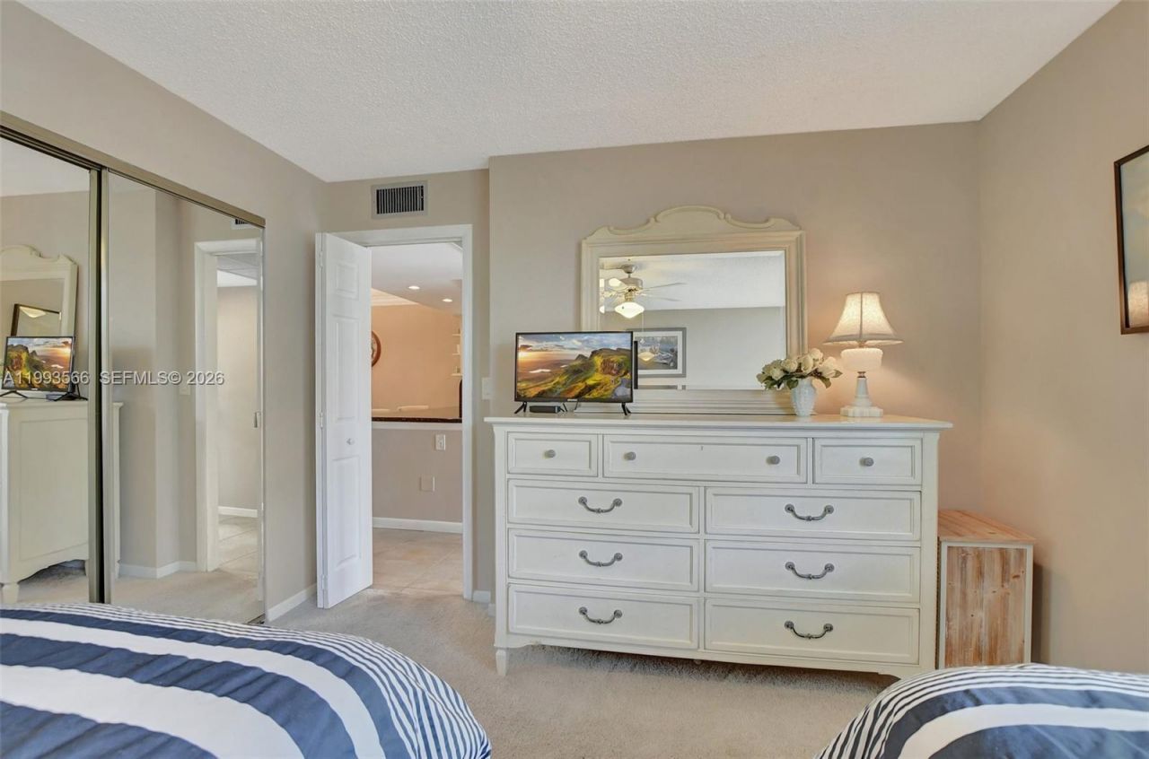 14 Royal Palm Way, Unit 303, Boca Raton, FL 33432 Photo
